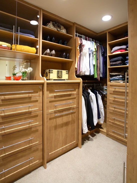 Пример наполнения гардеробных комнат