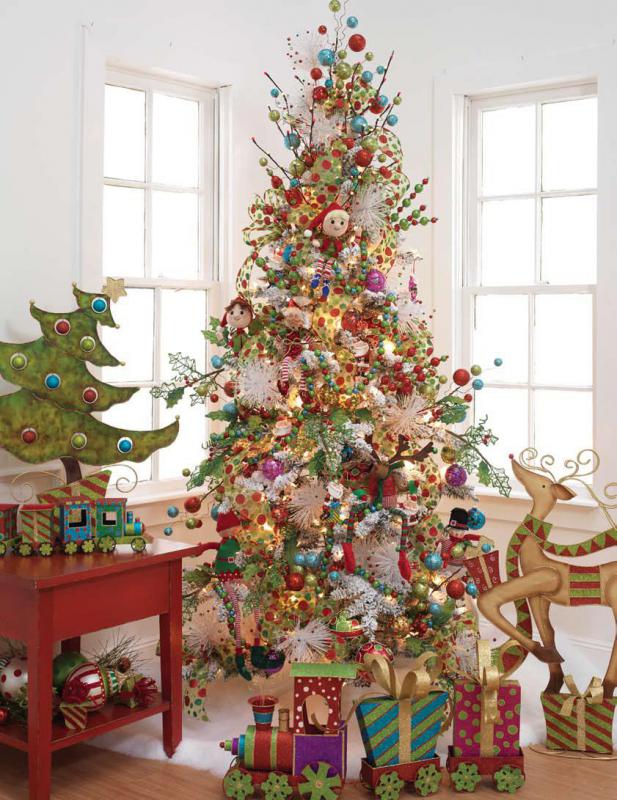 Как украсить новогоднюю елку огромным количеством игрушек