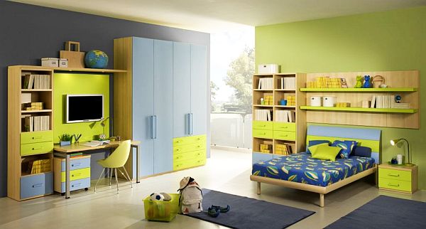 Желто-синяий интерьр комнаты для мальчиков