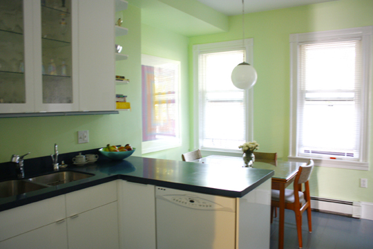 зеленый цвет в интерьере кухни