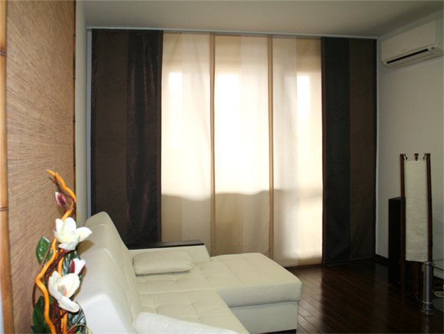 японские шторы в гостиной