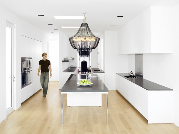 черно белая кухня в минималистическом стиле